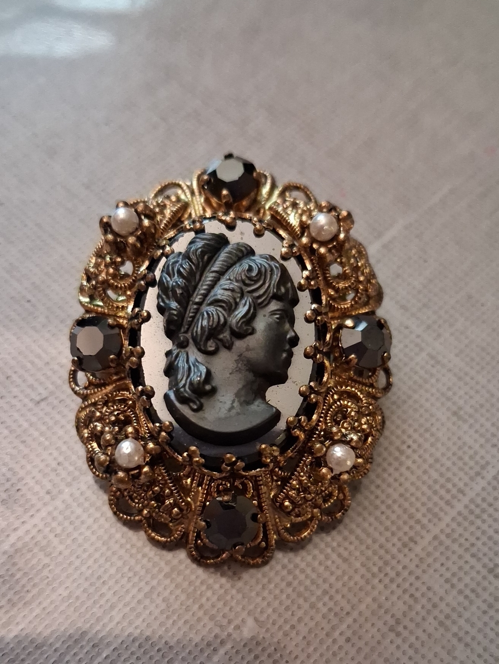Vintage Black and Gold Cameo Brooch - Unbranded